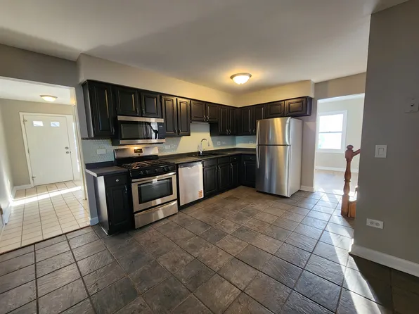 6 Hidden Valley Ct, Bolingbrook, IL 60490