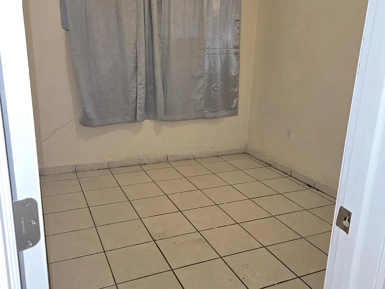 1560 NE 111th St #3 — Photo 3
