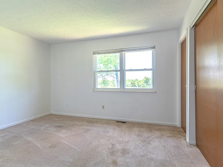 1047 Alpine Ct — Photo 15