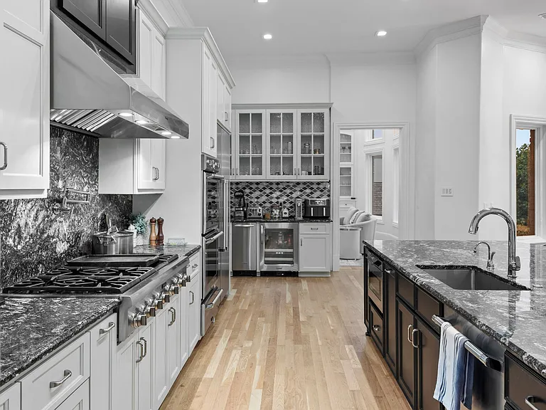 1415 Richland Woods Ln — Photo 19