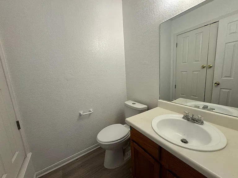 1306 Monroe Lp — Photo 7
