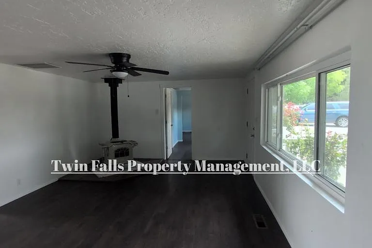 3073 Vickie Ln — Photo 8