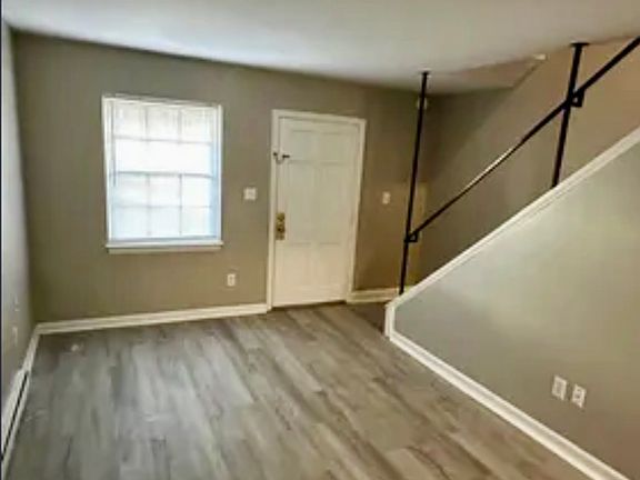 4th image of 1325 Jefferson Ave #12
