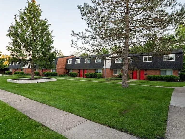 Finneytown Apartments & Townhomes — Photo 12