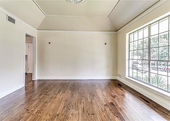3rd image of 2605 Thomas Ave
