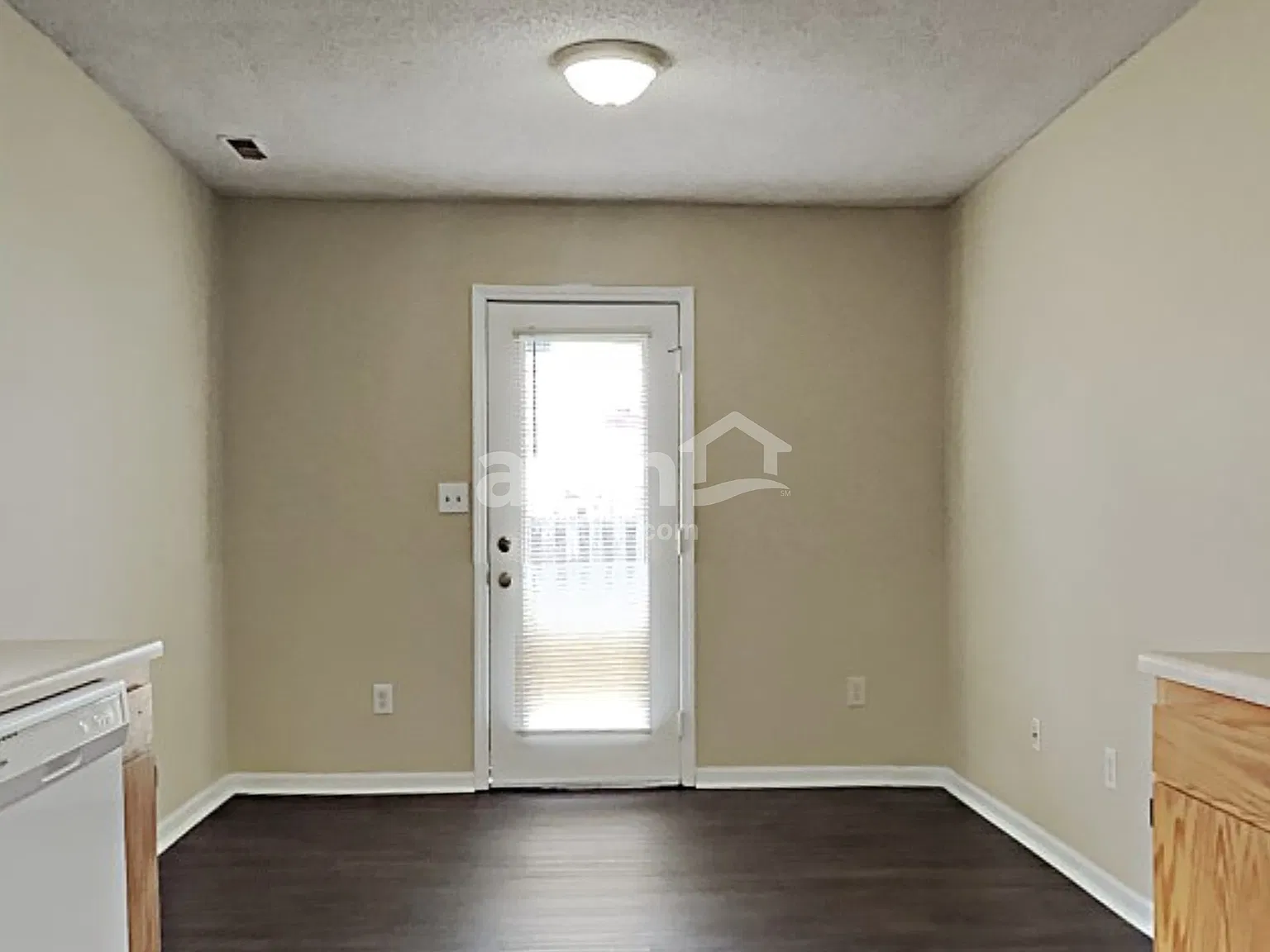 3 bed, 2.0 bath, 1240 sqft, $1,775 — Photo 4