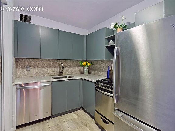 5th image of 360 E 72nd St APT B1611
