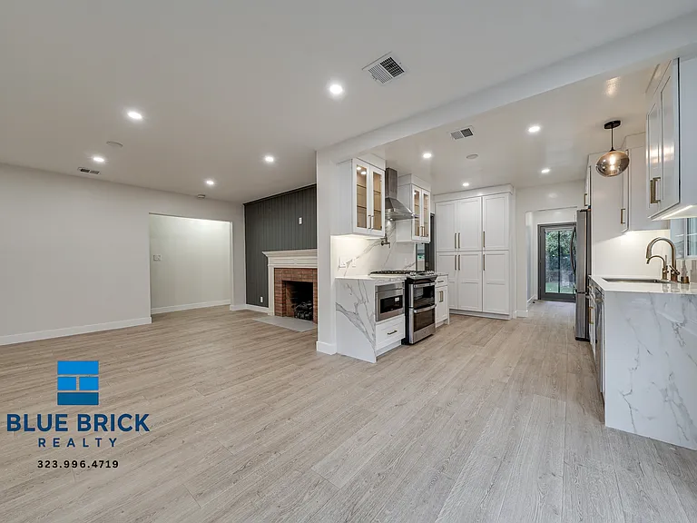 5620 1/2 Radford Ave — Photo 1