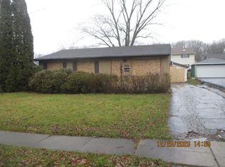 728 Blackhawk Dr, University Park, IL