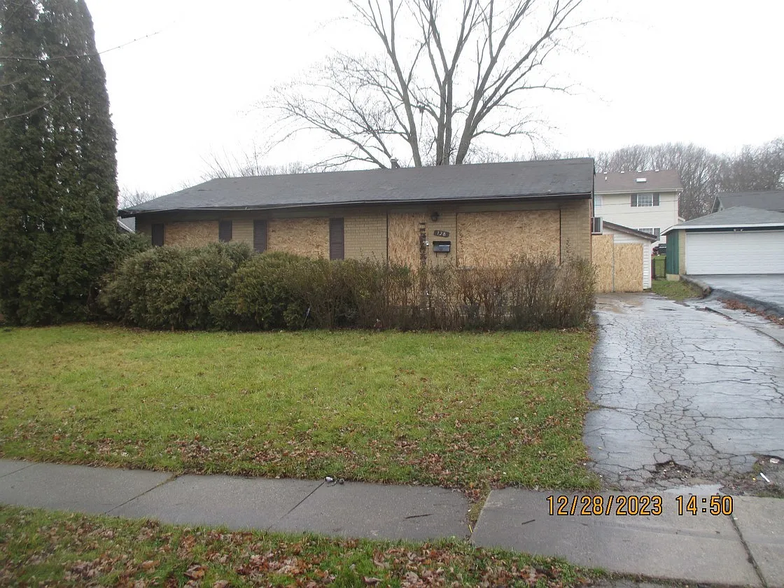 728 Blackhawk Dr photo 1