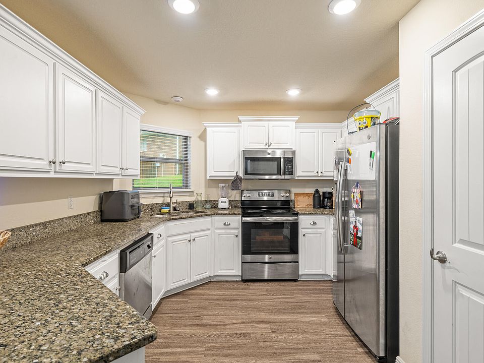 1st image of 171 Conquest Ave