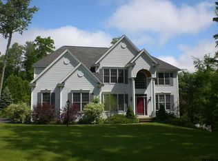 4 Eleanor Ct, Mechanicville, NY 12118