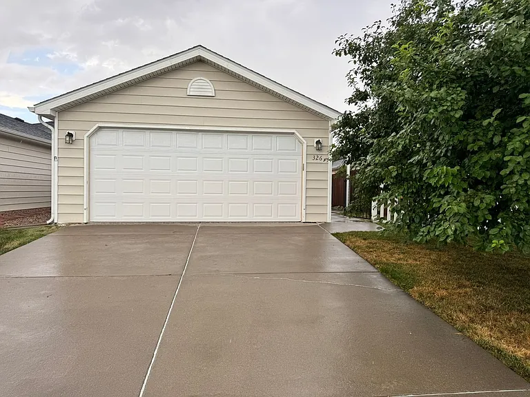 326 Appletree Ln — Photo 1