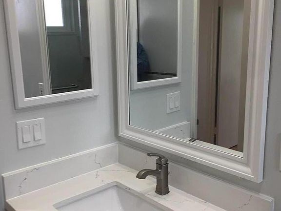 4th image of 1133 Paloma Ave Unit 7
