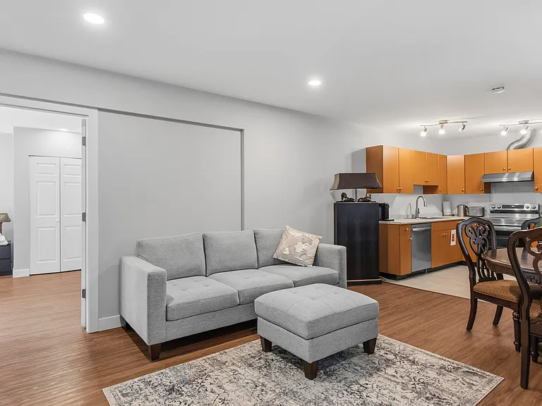 4225 Evergreen Ave #BASEMENT — Photo 3