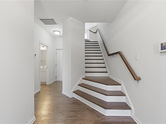 3rd image of 3917 Prospect St