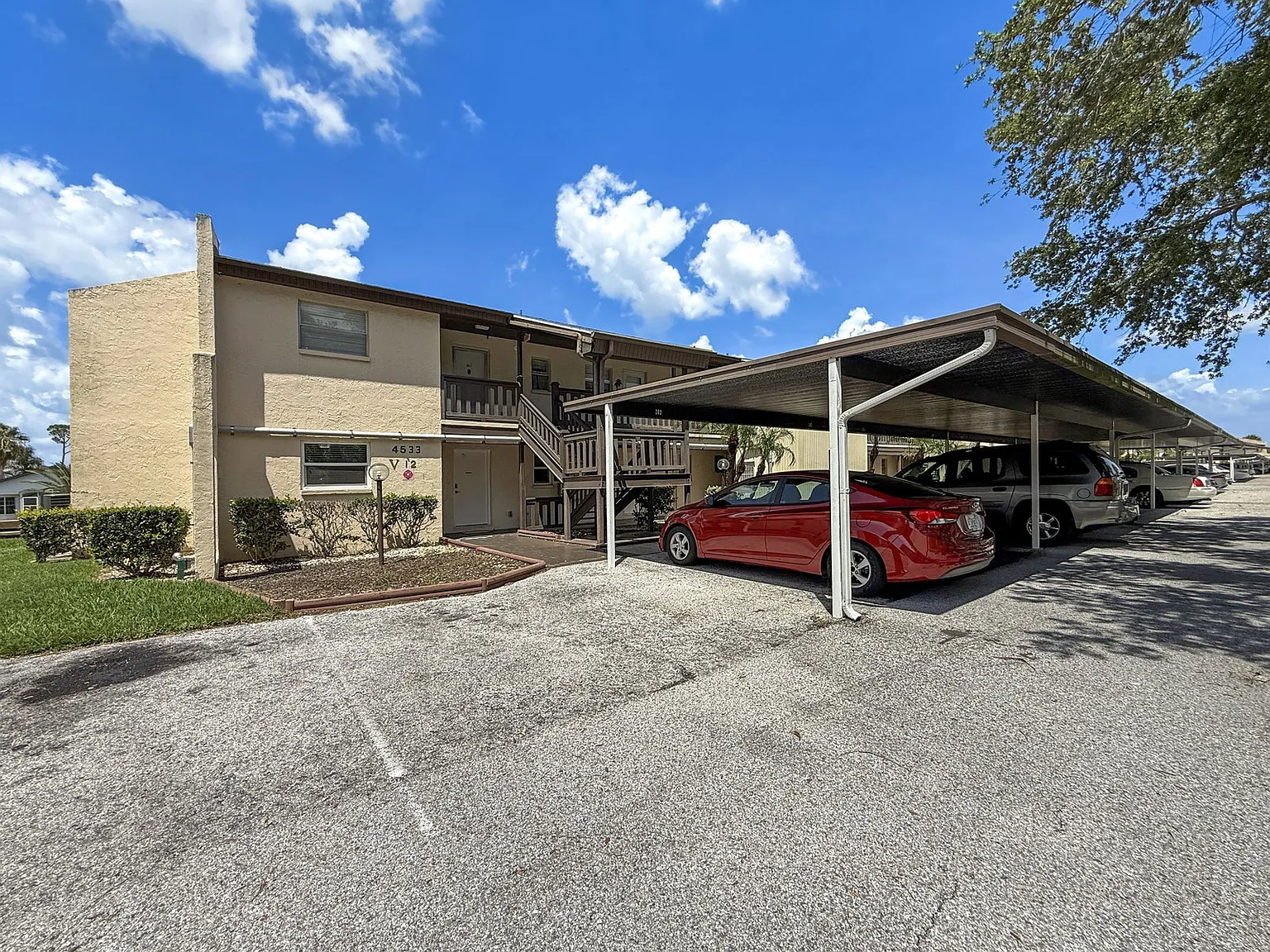 2 bed, 2.0 bath, 1066 sqft, $1,690 — Photo 2