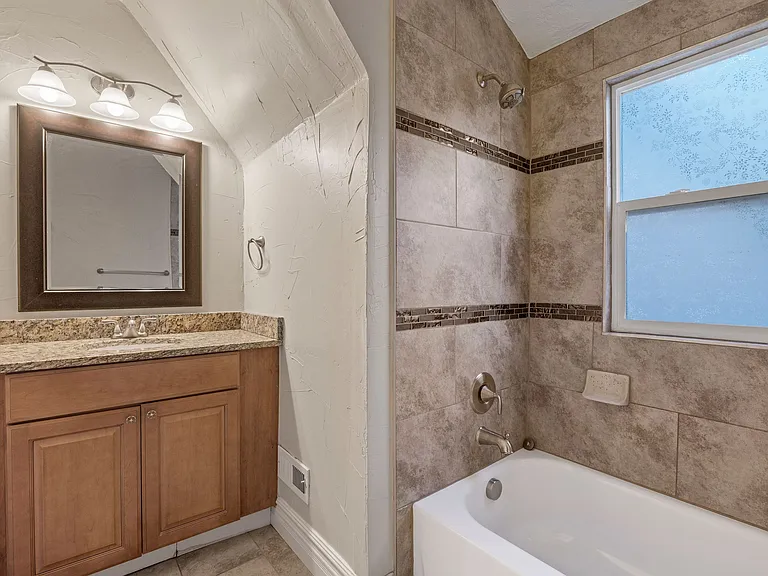 1515 E 31st Ave — Photo 30