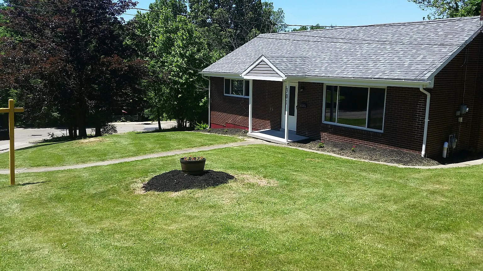 301 Greenridge Rd photo 1