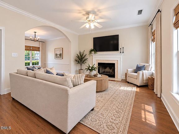 4th image of 5036 Village Lawn Dr