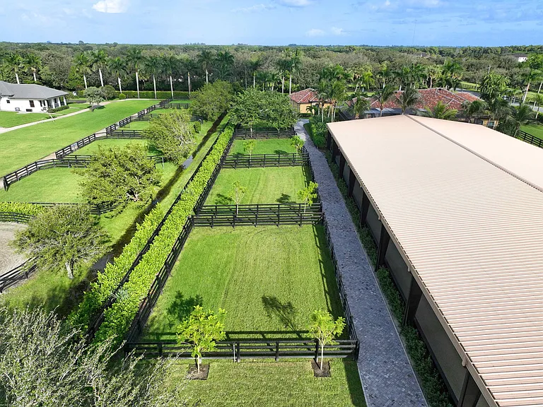 4985 Stables Way — Photo 27