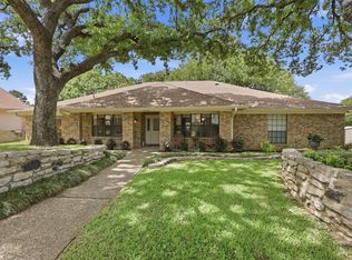 1902 Red Cypress Ct, Arlington, TX 76012