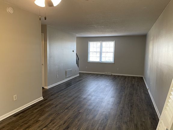 2nd image of 350 Devonwood Ct