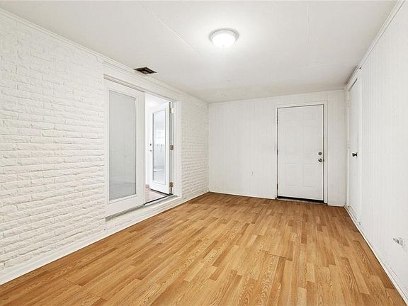 5th image of 828 Colonial Club Dr