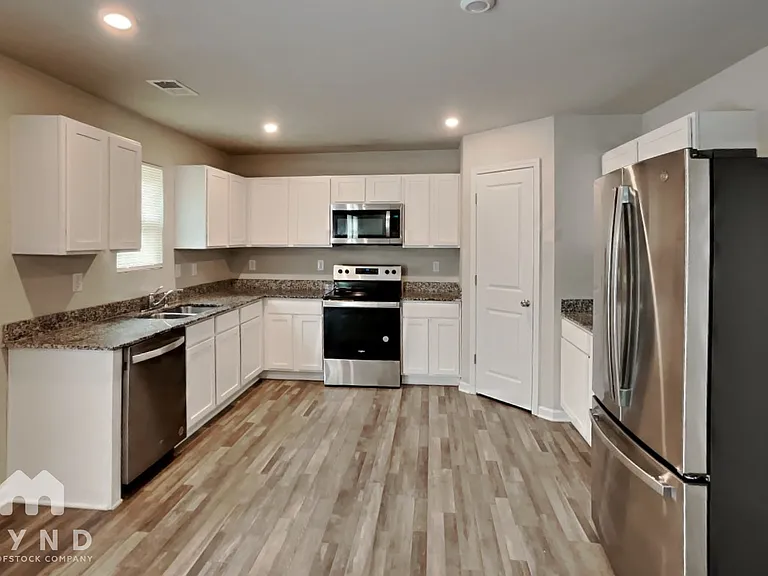 352 Indian Lake Trl — Photo 4