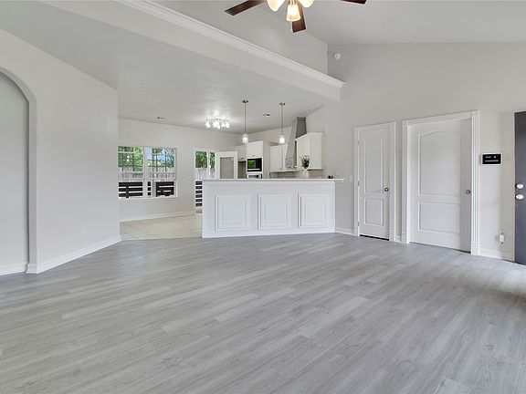 3rd image of 2602 SW Wolf Run Dr