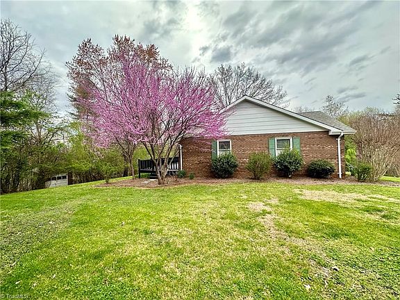 5th image of 495 Wildwood Dr