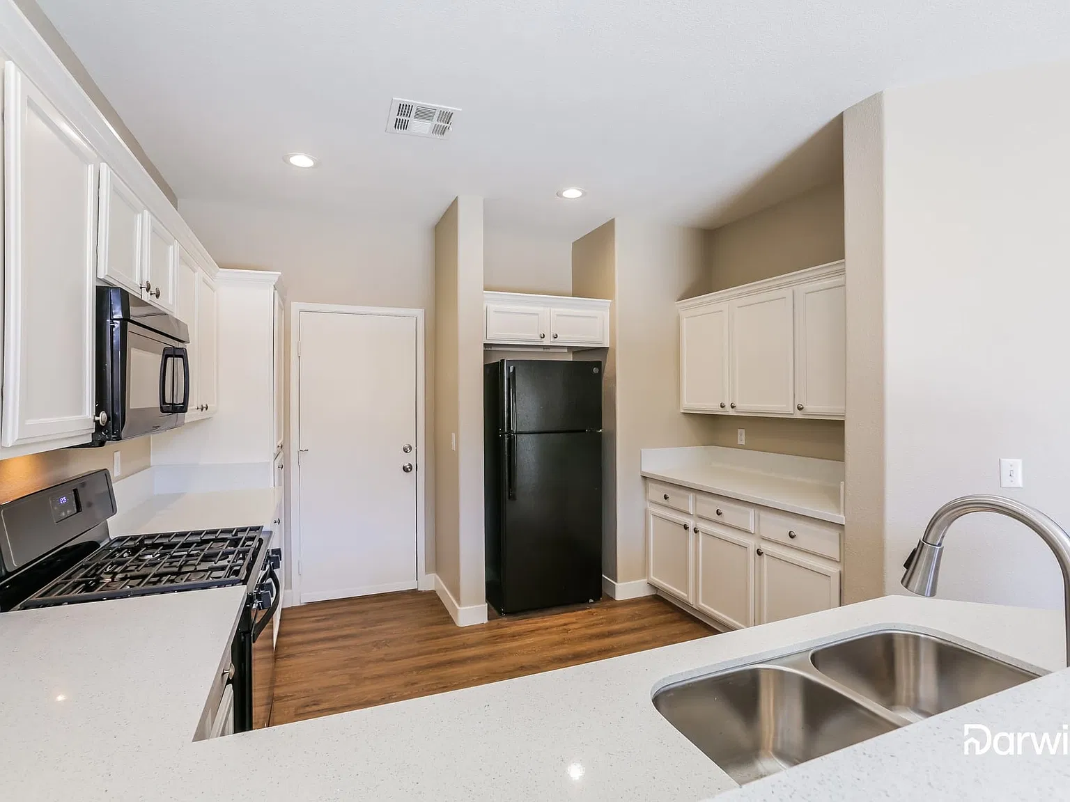 3 bed, 2.5 bath, 1535 sqft, $1,975 — Photo 3