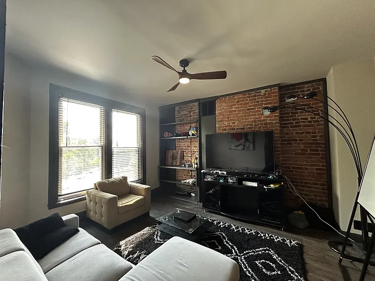 2203 Kemper Ln — Photo 1