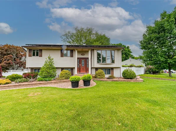 1603 Lad Avenue, Medford, NY 11763