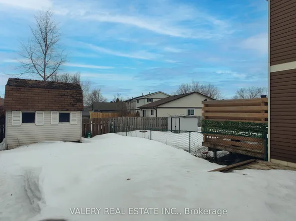 24 Lampman Ln, Barrie, ON L4N 5B1