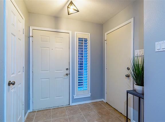 3rd image of 520 Majestic Park Ln