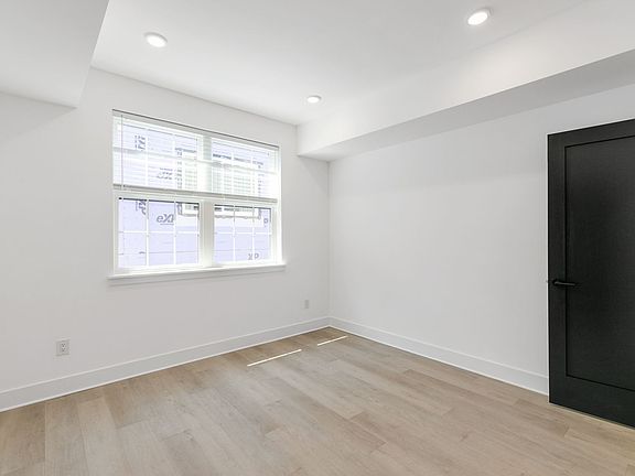 5th image of 3045-51 Richmond St Unit 207