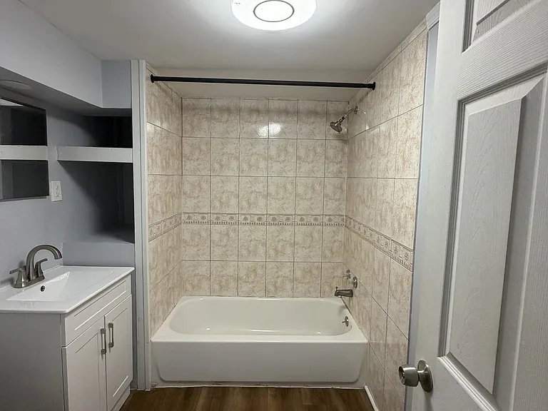 638 N 5th St #4 — Photo 2