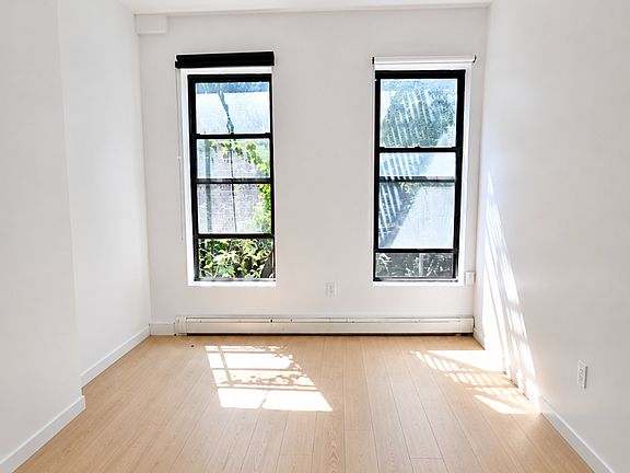5th image of 136 Jefferson Ave #4