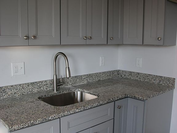 2nd image of 935 Belmont Ave