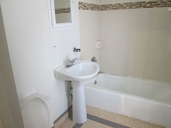 2nd image of 261 E 71st St APT 4E