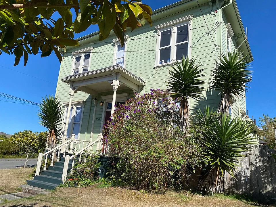 1205 B St #2