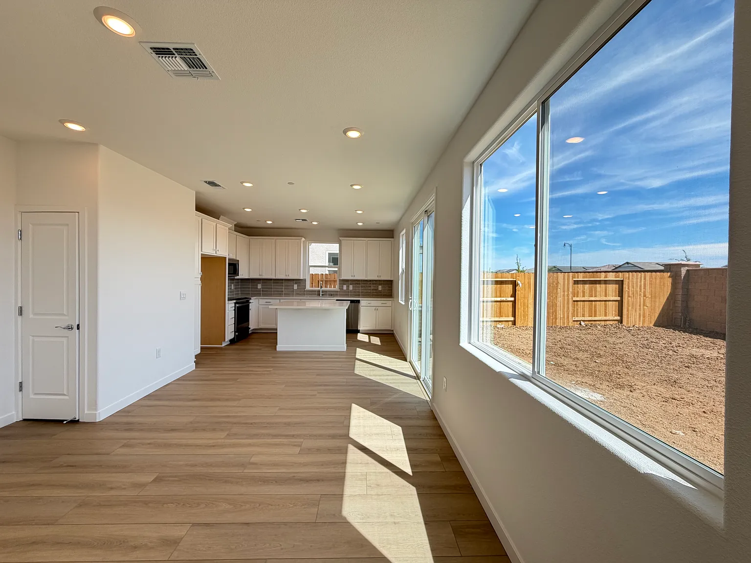 3 bed, 2.5 bath, 1447 sqft, $2,950 — Photo 4