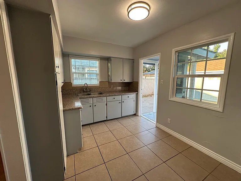 4159 Harrison St — Photo 6