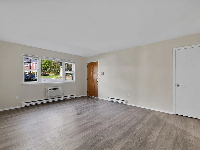 1 Parkside Ct #17 — Photo 1
