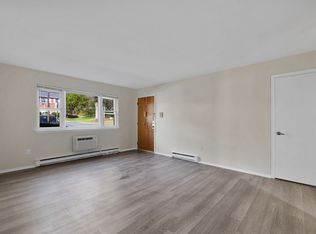 1 Parkside Ct #17, Glen Gardner, NJ 08826