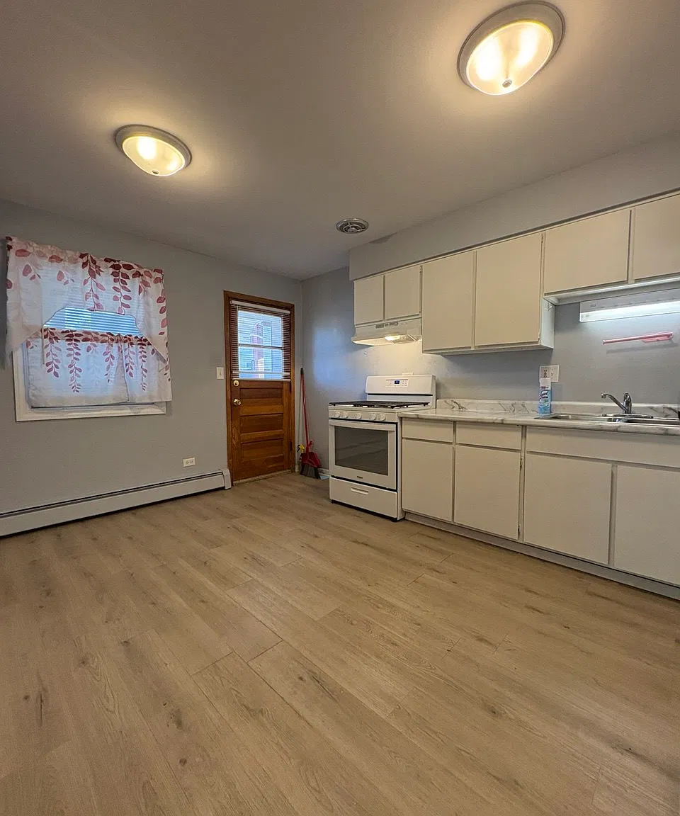 2 bed, 1.5 bath, 1450 sqft, $1,750 — Photo 3
