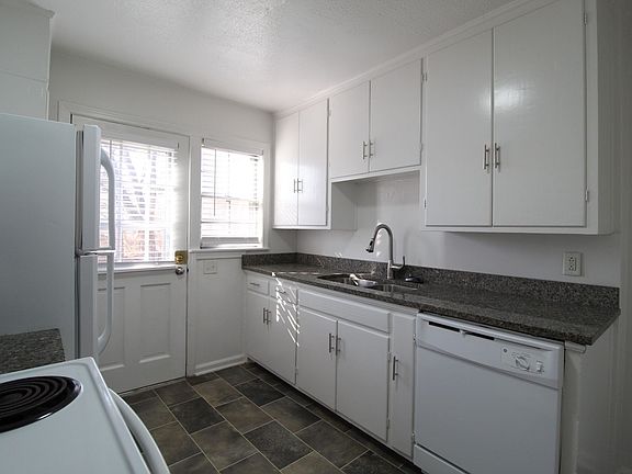 5th image of 7528 Terrace St