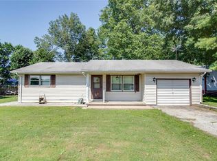 210 S 1st St, Fieldon, IL 62031