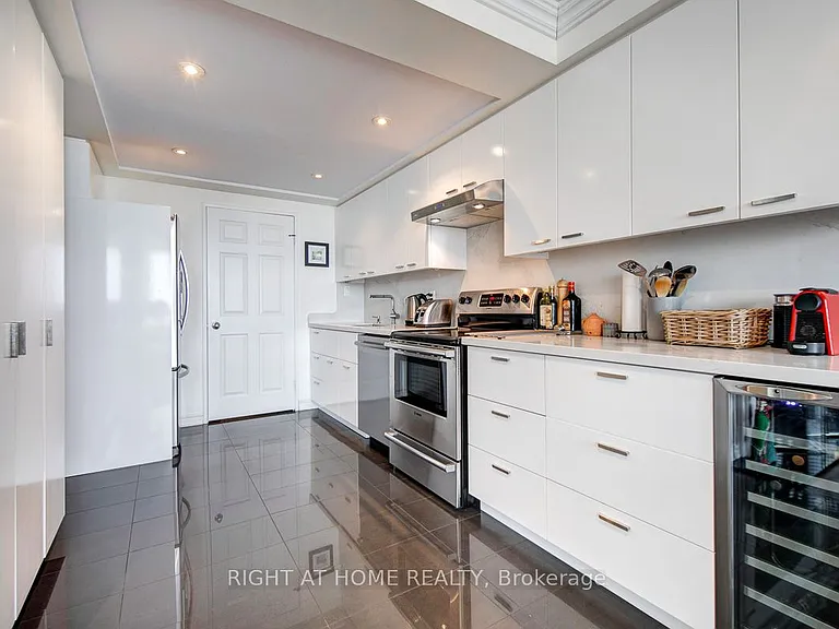 280 Simcoe St #1405 — Photo 13